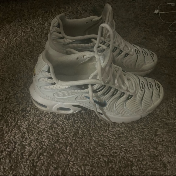 Nike - Picture 2 of 4